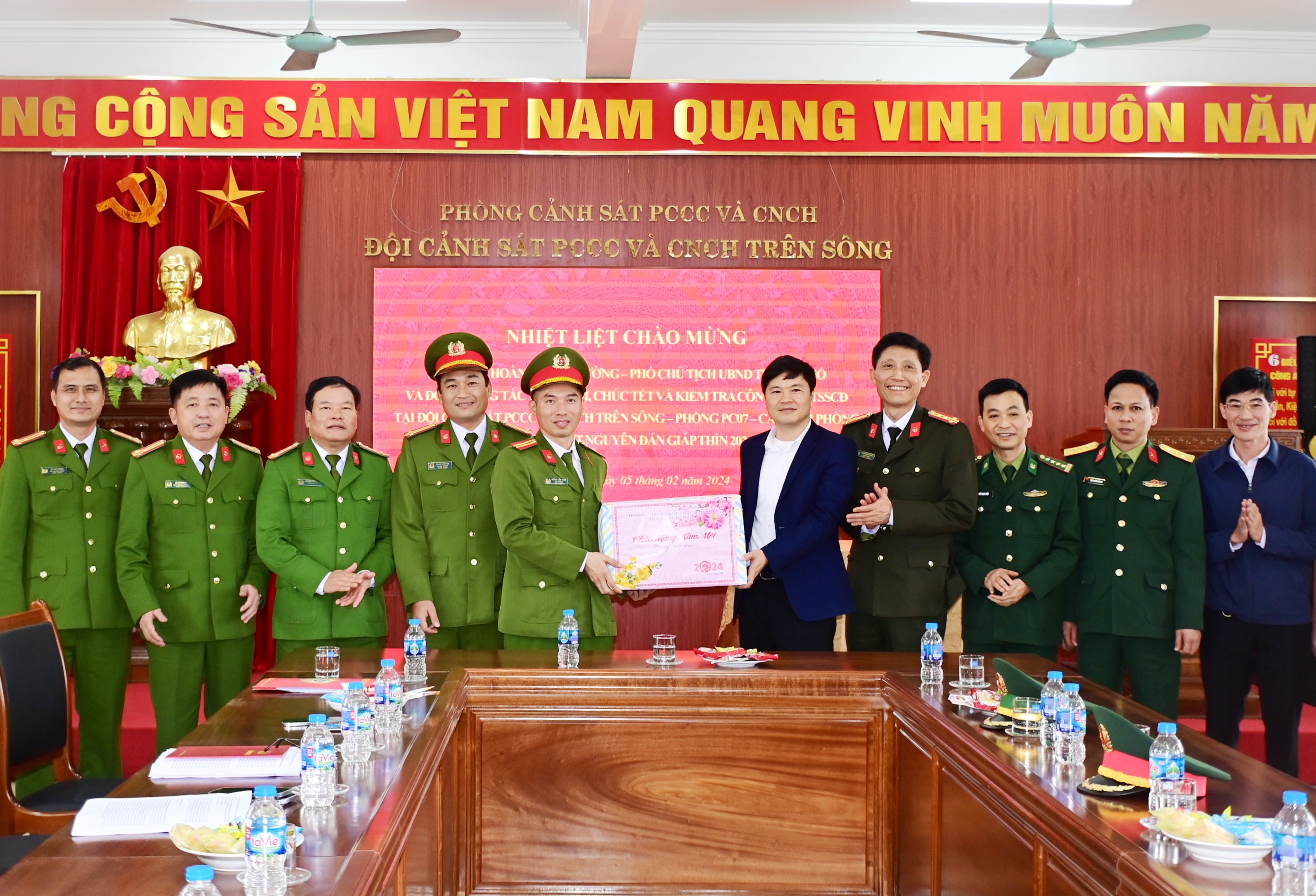 Phó Chủ tịch UBND thành phố Hoàng Minh Cường thăm và kiểm tra công tác sẵn sàng chiến đấu lực lượng Cảnh sát phòng cháy, chữa cháy và cứu nạn, cứu hộ